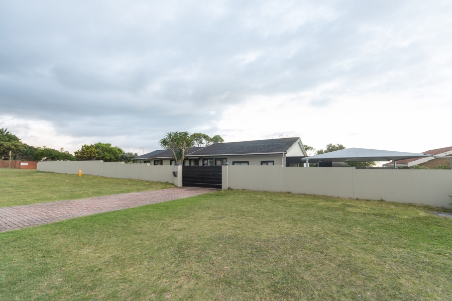 5 Bedroom Property for Sale in Lovemore Heights Estate Eastern Cape